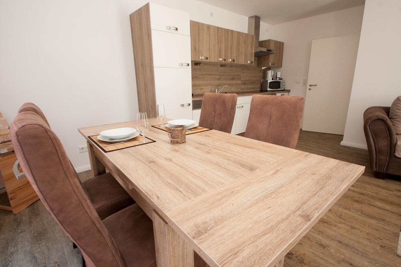 50230... Apartment คาโรลิเนนซีล ภายนอก รูปภาพ